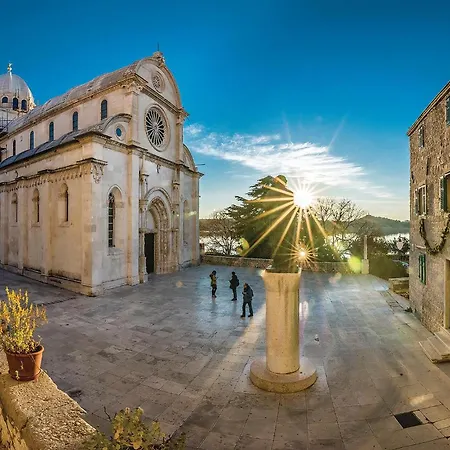 Apartment 2 Bedroom In *