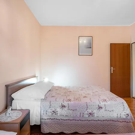 Apartment 2 Bedroom In Sibenik